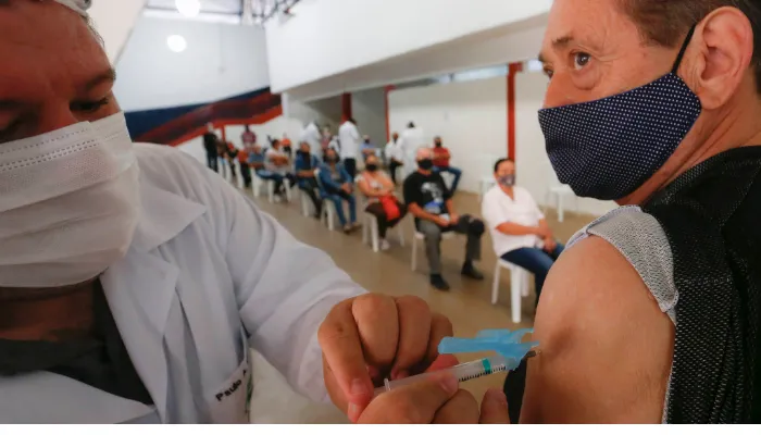 Paraná ultrapassa marca de 1,3 milhões de pessoas vacinadas contra Covid-19