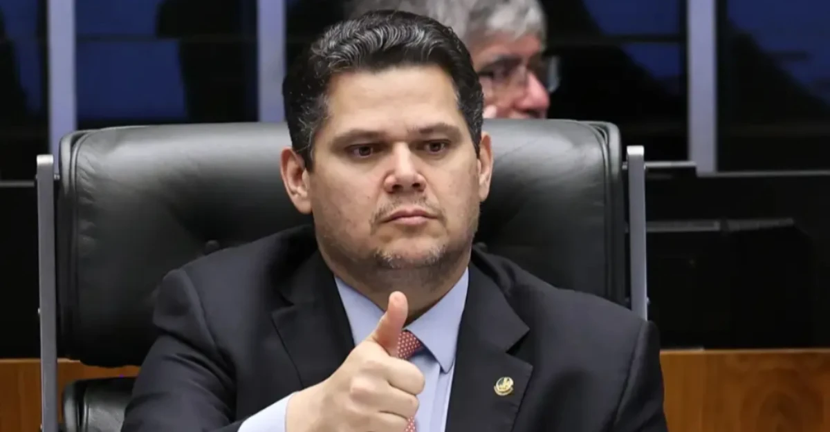 Alcolumbre afirma que PEC da escala 6X1 deve passar por comissões
