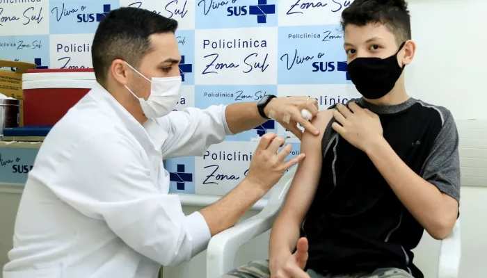 Veja o cronograma de vacinação completo desta terça-feira (23) em Maringá