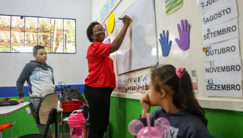 Pé-de-Meia Licenciatura pagará bolsas mensais de R$ 500 para futuros professores; entenda