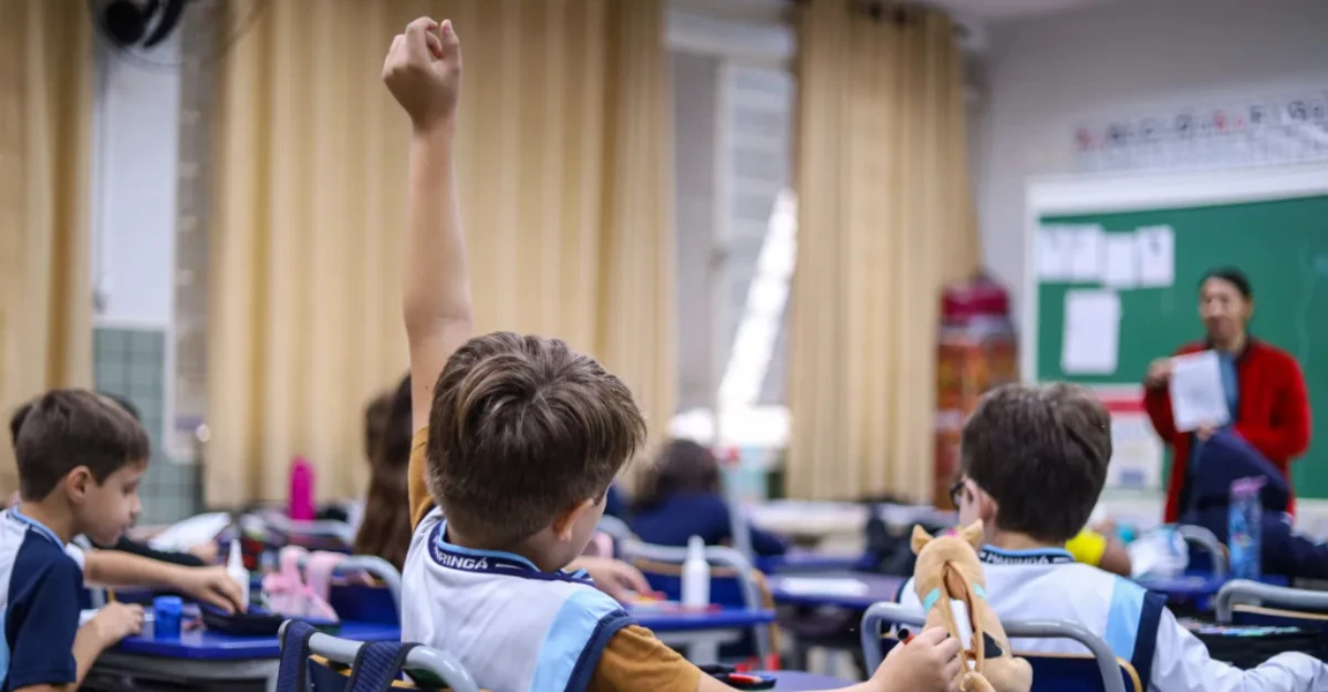 Consulta sobre escolas cívico-militares em Maringá avança e unidades vão para votação presencial