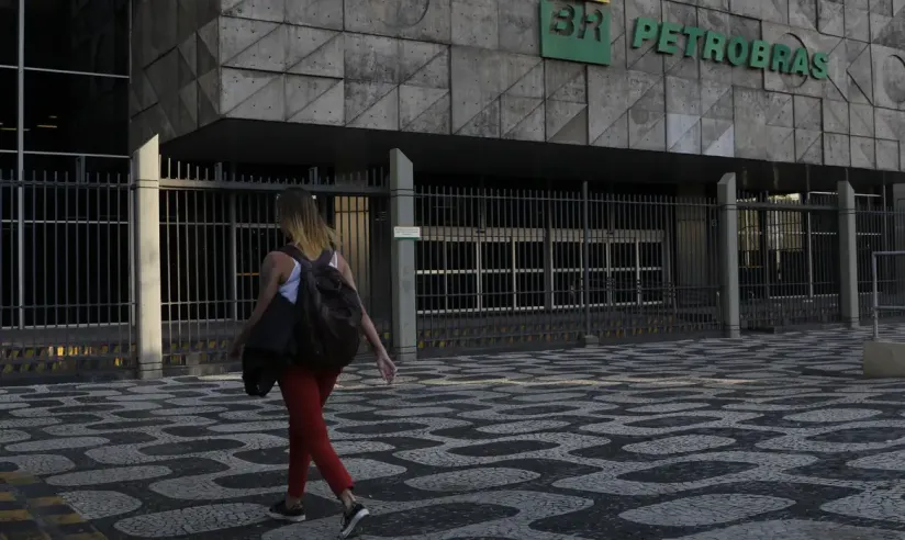 Petrobras afirma que pode reduzir efeitos da alta do petróleo no Brasil; entenda
