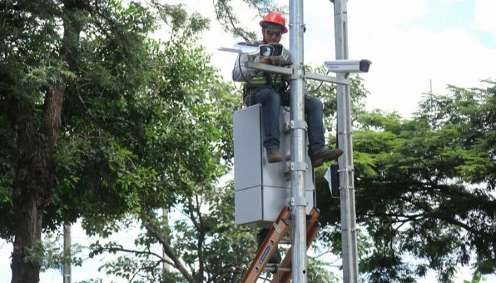 Câmeras começam a fiscalizar avanço de sinal na Avenida Colombo nesta quinta-feira (20)