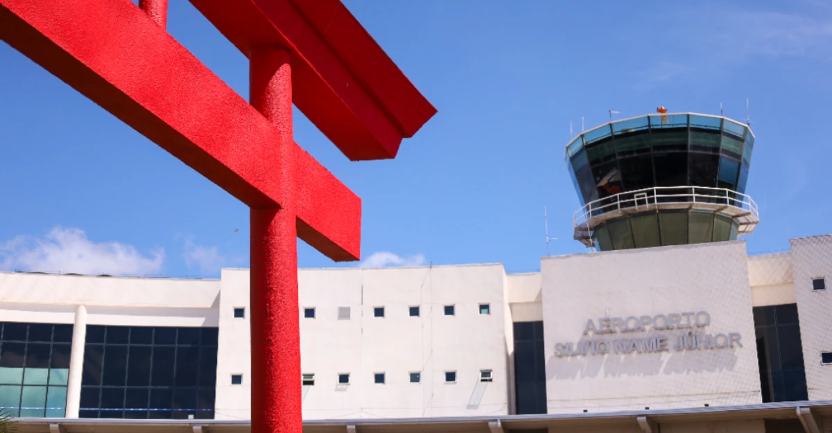 Vacinação para viajantes e trabalhadores do aeroporto de Maringá acontece nesta quinta (21)