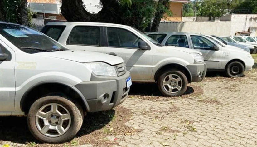 Sanepar realiza leilão de automóveis, caminhões e equipamentos com lances a partir de R$ 2 mil Sanepar realiza leilão de automóveis, caminhões e equipamentos com lances a partir de R$ 2 mil