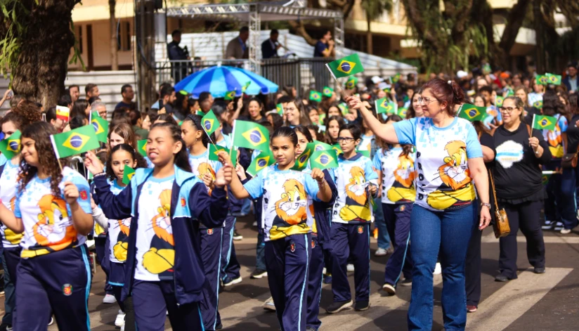 Celebrações de 7 de setembro reúnem cerca de 10 mil pessoas em Maringá Celebrações de 7 de setembro reúnem cerca de 10 mil pessoas em Maringá
