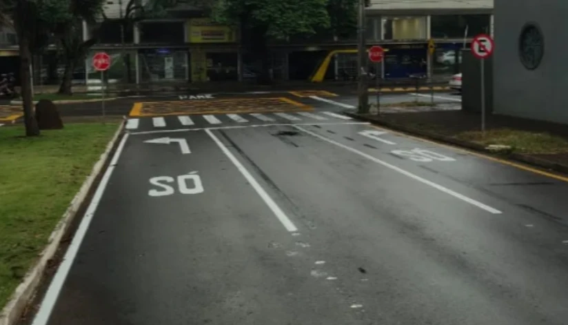 Avenida na região central de Maringá passa a ter terceira faixa