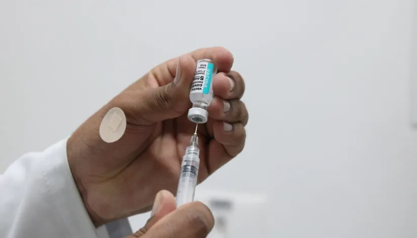 Mais de 4 milhões de brasileiros já receberam a dose de reforço da vacina bivalente contra Covid-19