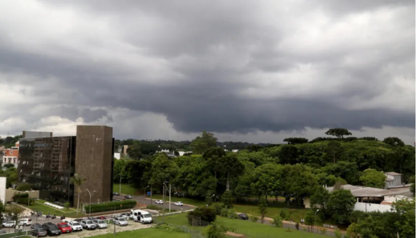 Por que as chuvas são irregulares durante o verão?