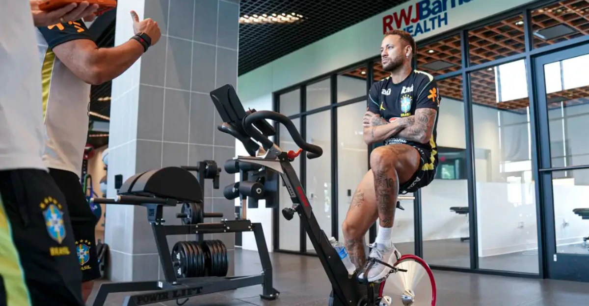 Fora de campo há quase um mês, Neymar segue sem treinar com a seleção brasileira