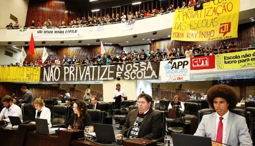Alep aprova em 1º turno a privatização da administração de escolas no Paraná