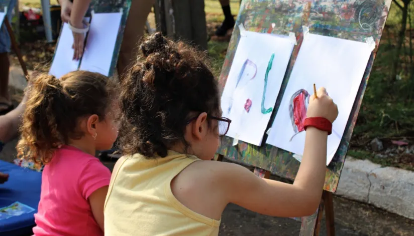 Projeto Brincar na Rua é realizado no Jardim Alvorada na tarde deste domingo (11)