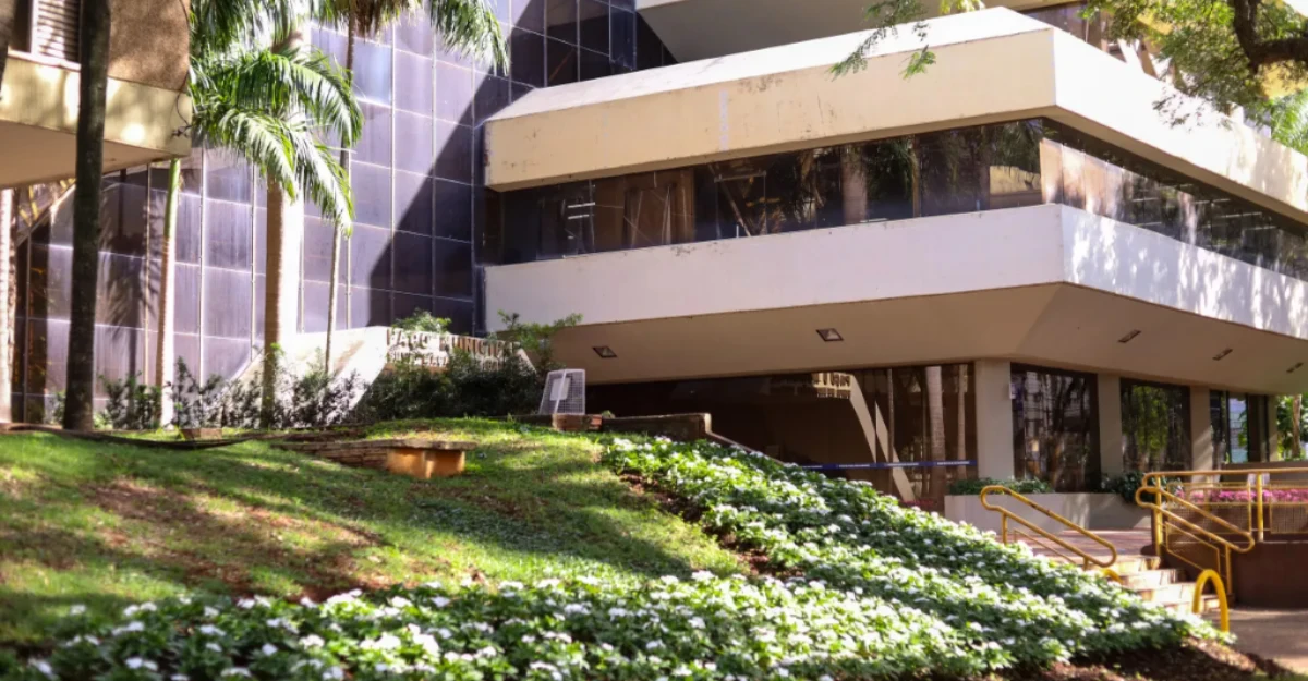 Aposentados e pensionistas da Maringá Previdência começam a receber auxílio social nesta terça (11)