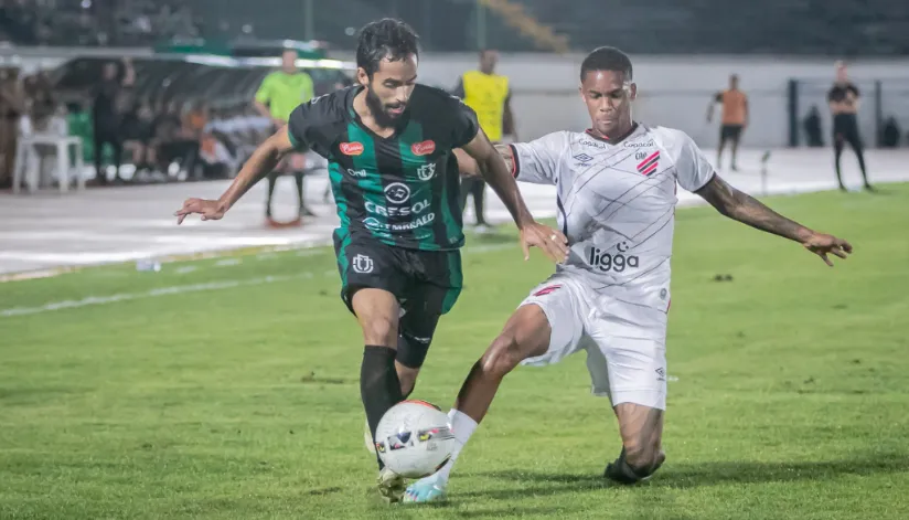 Maringá FC perde para o Athletico no jogo de ida das semifinais do Campeonato Paranaense