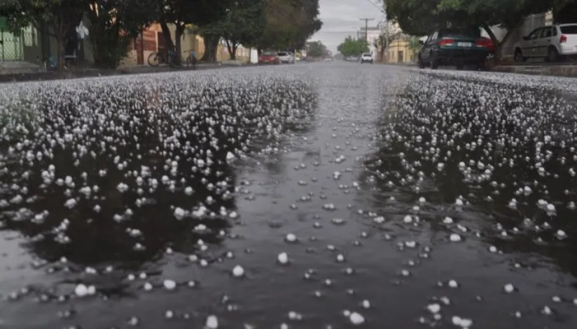 Inmet emite alerta de tempestade com ventos de até 100 km/h em todo Paraná