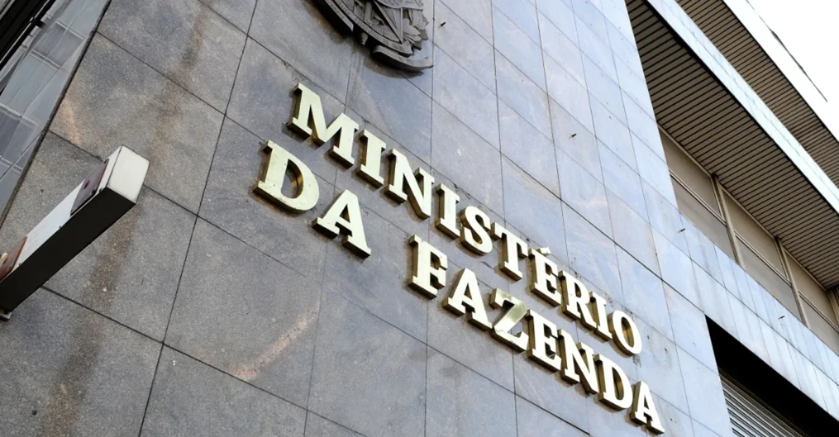 Ministério da Fazenda abre concurso com 49 vagas e salários a partir de R$ 8 mil