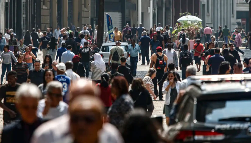Mais de 6,5 milhões de famílias deixaram linha da pobreza nos últimos dois anos
