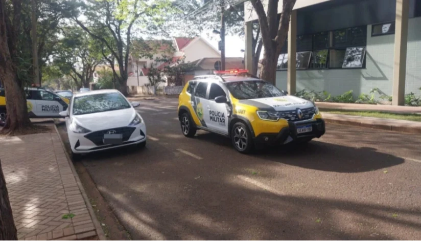 Homem assedia mulheres, tenta atacar policiais e é baleado em Maringá Homem assedia mulheres, tenta atacar policiais e é baleado em Maringá