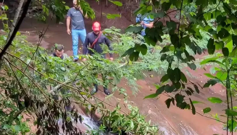 Três adolescentes morrem em cachoeira de Paranavaí; uma mulher segue desaparecida