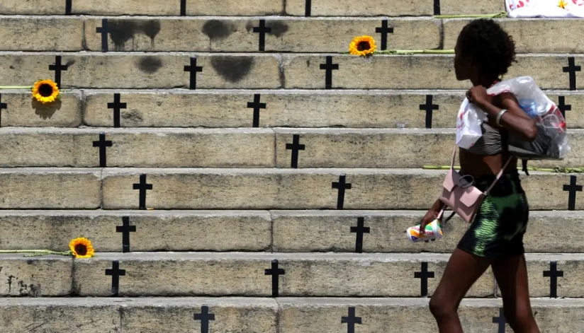 Casos de feminicídio com arma de fogo aumentam no Brasil em 2025