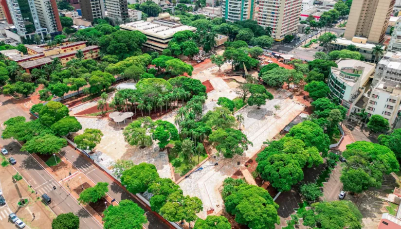 Obras do Eixo Monumental de Maringá chegam a 65% de execução Obras do Eixo Monumental de Maringá chegam a 65% de execução