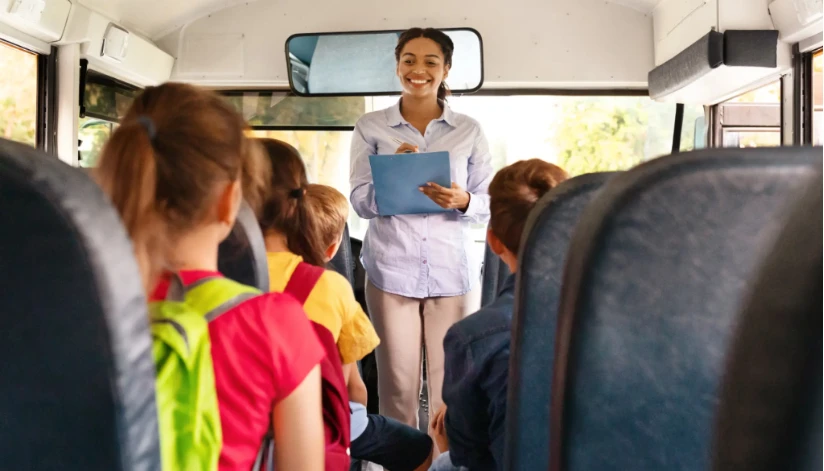 Prefeitura no interior do Paraná abre 16 vagas para monitor de ônibus escolar