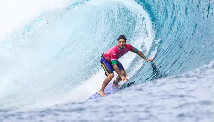 Olimpíadas 2024: brasileiros Gabriel Medina e João Chianca chegam às quartas de final do surfe