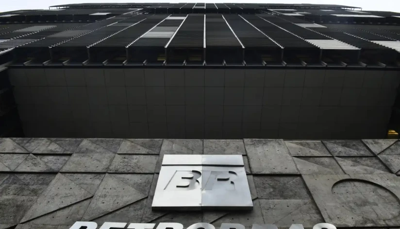 Petrobras anuncia redução no preço da gasolina a partir desta terça (27)
