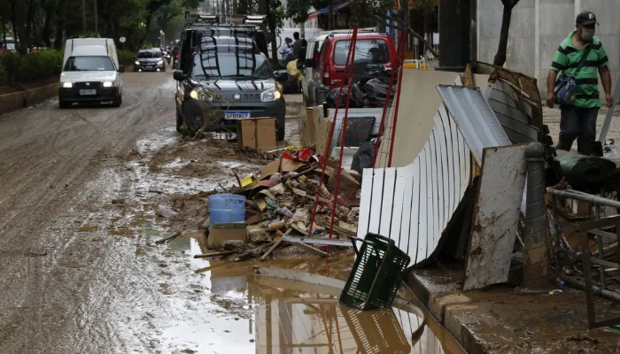 Deslizamento em Petrópolis contabiliza 217 mortos