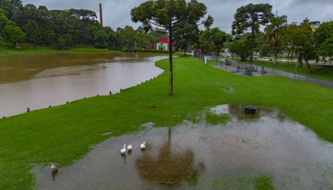 Junho trará chuva para regiões secas do Paraná e, mesmo com frio, temperaturas ficarão na média Junho trará chuva para regiões secas do Paraná e, mesmo com frio, temperaturas ficarão na média