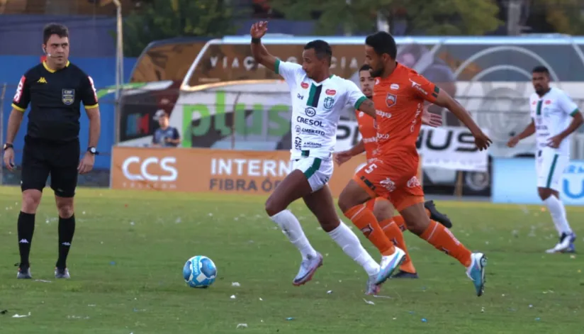 Maringá FC empata sem gols com o Camboriú; jogo de volta acontece no Willie Davids
