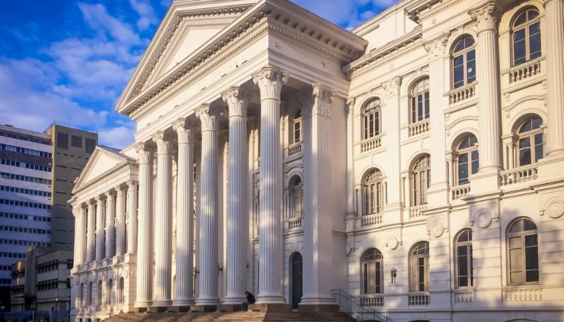 Universidade Federal do Paraná abre concurso com salários de até R$ 13 mil Universidade Federal do Paraná abre concurso com salários de até R$ 13 mil