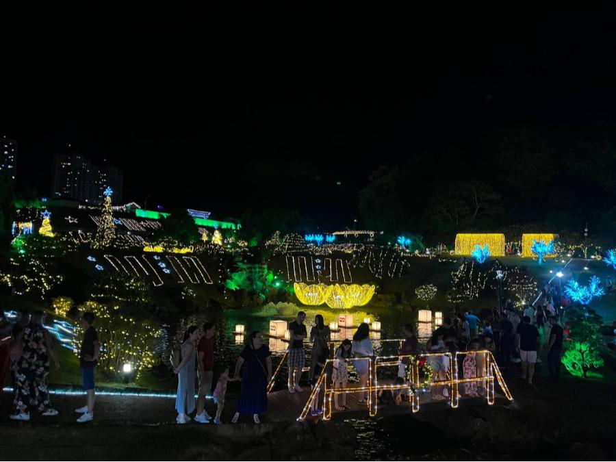 Decorações da Maringá Encantada iluminam o Centro e o Parque do Japão; veja fotos 