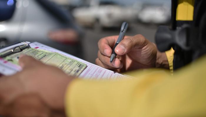Número de motoristas com habilitação suspensa cresce 52% no Paraná