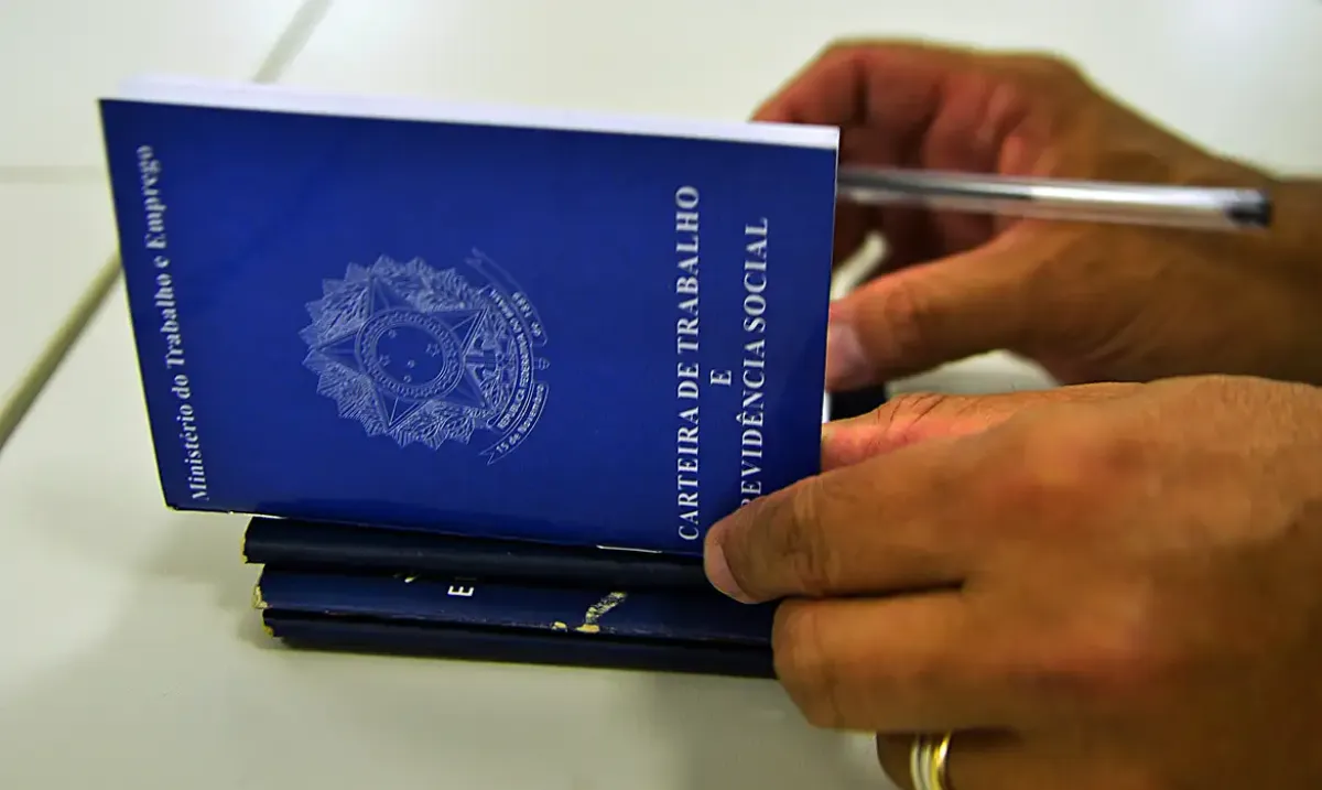 Brasil cria 58,5 mil postos de trabalho em julho; setor de serviços lidera contratações