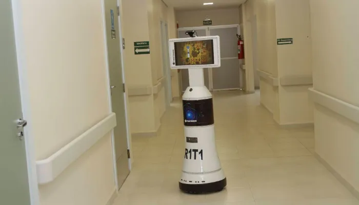 Robô usado no HU de Maringá é destaque na América Latina