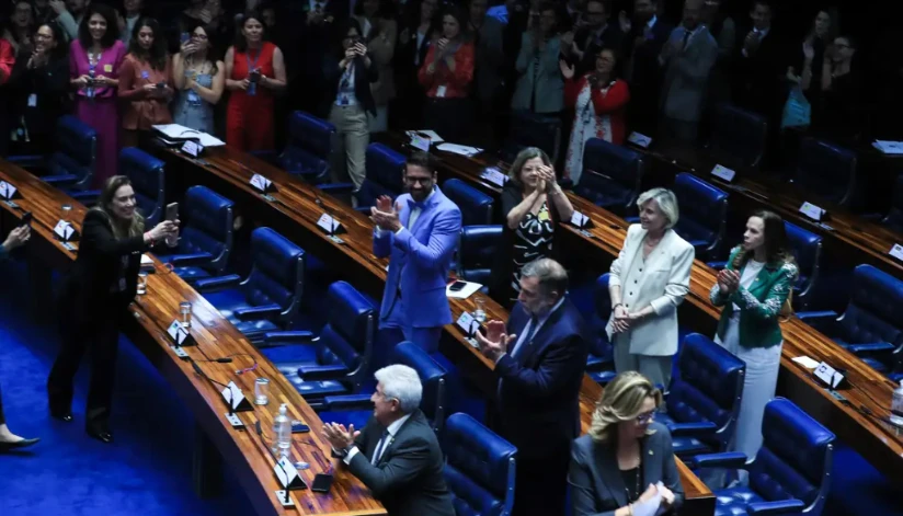 Projeto contra adultização de crianças na internet é aprovado no Senado Projeto contra adultização de crianças na internet é aprovado no Senado
