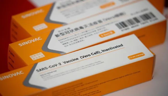 Laboratório chinês afirma que vacina coronavac é eficaz contra variante Ômicron
