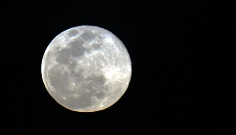 Superlua aparece nesta quarta (5) e ficará visível por três dias no Brasil