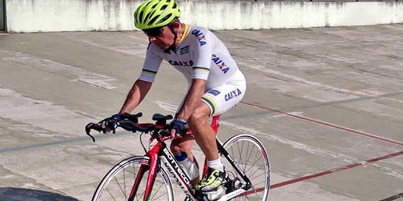 Ciclista de 80 anos bate recorde no Velódromo de Maringá