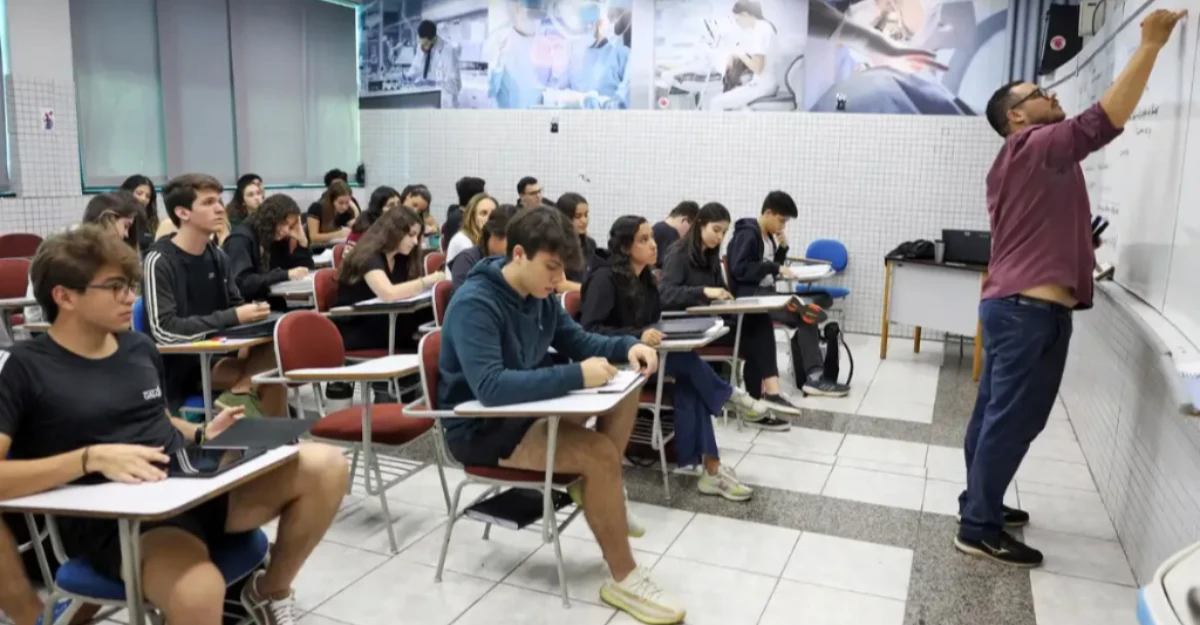 Estudantes podem renegociar dívidas a partir desta quarta (13) por meio do Desenrola Fies