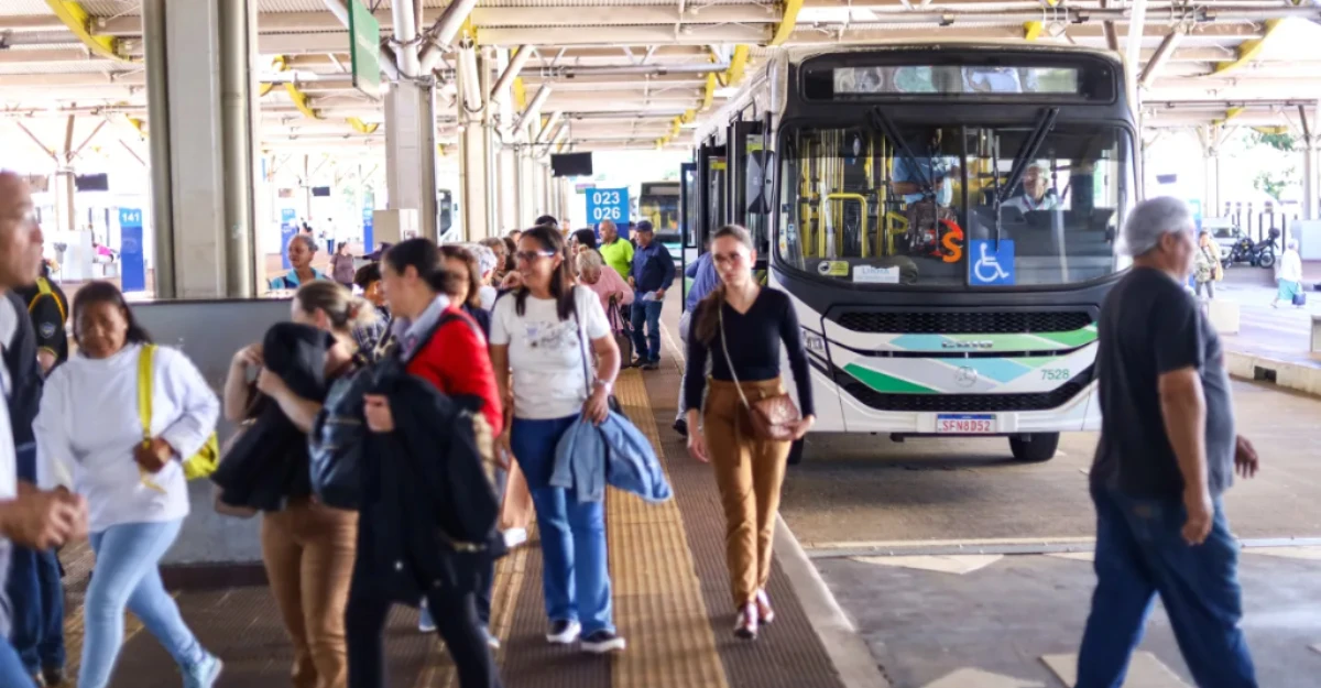 Ônibus mais caro: reajuste da tarifa do transporte coletivo de Maringá entra em vigor nesta semana