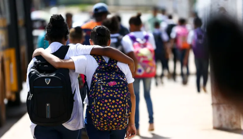 Violência nas escolas: Especialistas destacam como abordar o tema com crianças e adolescentes