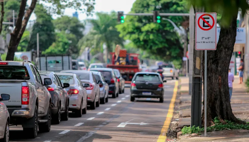 Semob implanta terceira faixa na Rua Paranaguá, na Zona 7, a partir desta terça (13) Semob implanta terceira faixa na Rua Paranaguá, na Zona 7, a partir desta terça (13)