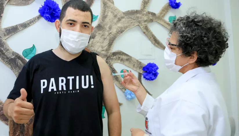 Pessoas com mais de 18 anos já podem receber a 4ª dose da vacina contra covid-19 em Maringá