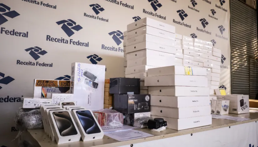 Prefeitura de Maringá recebe mais de R$ 1 milhão em mercadorias apreendidas pela Receita Federal Prefeitura de Maringá recebe mais de R$ 1 milhão em mercadorias apreendidas pela Receita Federal