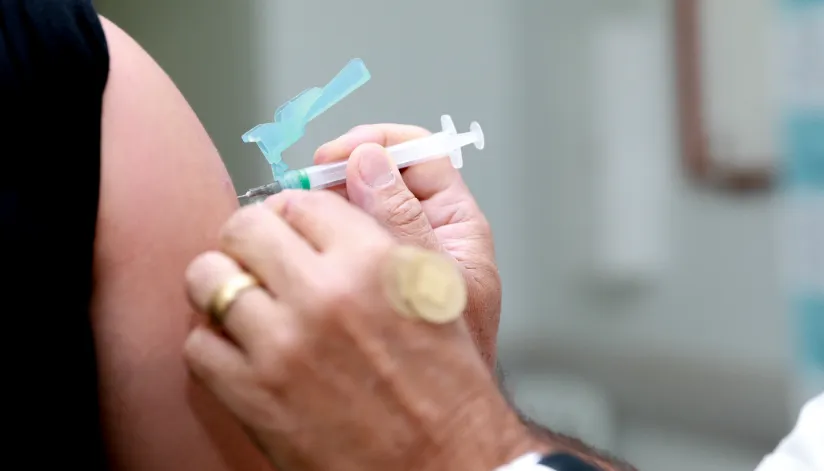 Mutirão: Vacinação contra covid-19 em Maringá terá horário estendido durante a semana