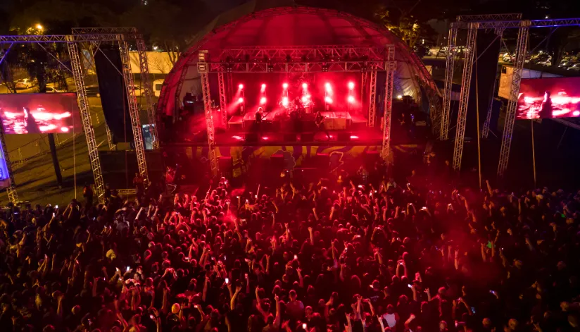 Shows de Gal Costa e Sepultura reúnem mais de 30 mil pessoas na Virada Cultural de Maringá