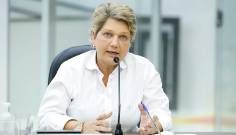 Câmara de Maringá cassa mandato da vereadora Cris Lauer Câmara de Maringá cassa mandato da vereadora Cris Lauer