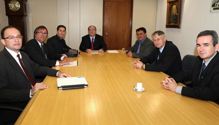 Comitiva maringaense apresenta projeto “Cidades Digitais” em Brasília Comitiva maringaense apresenta projeto “Cidades Digitais” em Brasília